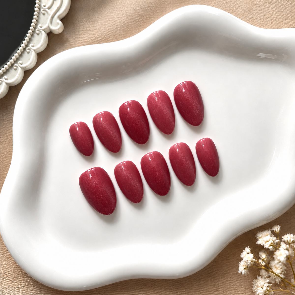 Rouge - Cateye Press-On Nails.